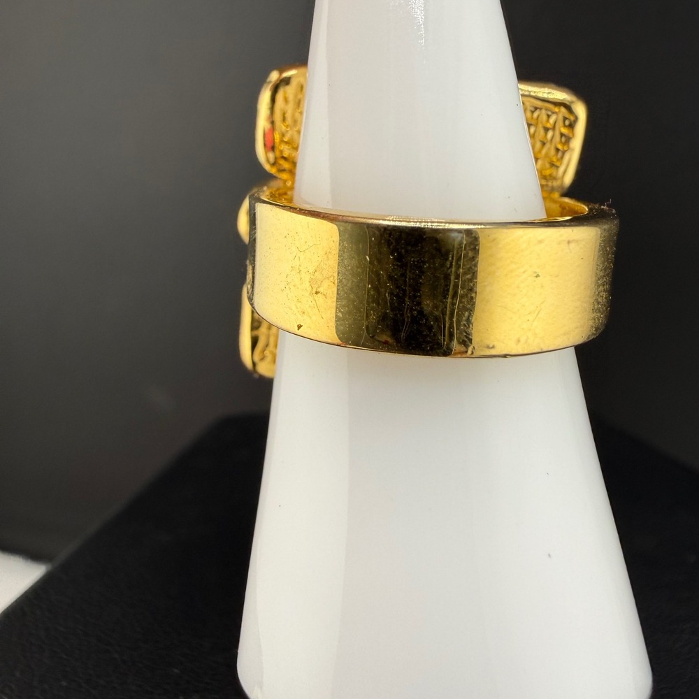 Vintage St. John Ring Gold Tone Mother of Pearl Statement Floral Square Size 8 - Picture 7 of 12